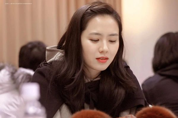 韩剧里女生麻花辫怎么向上翘的