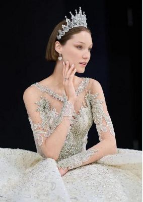 新娘婚服与不同珠宝的创意搭配