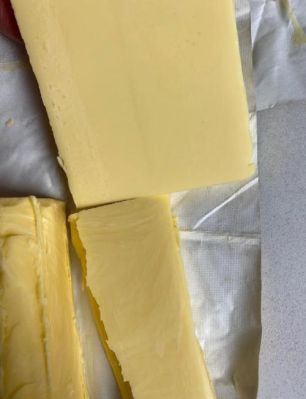 冷冻的黄油,一切片就碎了,是真黄油吗